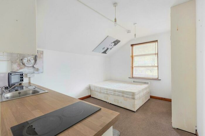 End Of Terrace House To Rent In Springwell Avenue, Harlesden, NW10