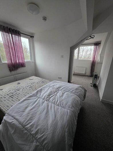 2 Bedroom Flat To Rent In Westcroft Road, BD7
