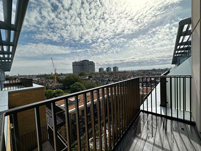 2 Bedroom Flat For Sale In Parrs Way, Brook Green, W6