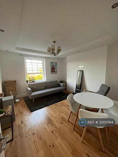 3 Bedroom Flat To Rent In Bronwen Court, London, NW8