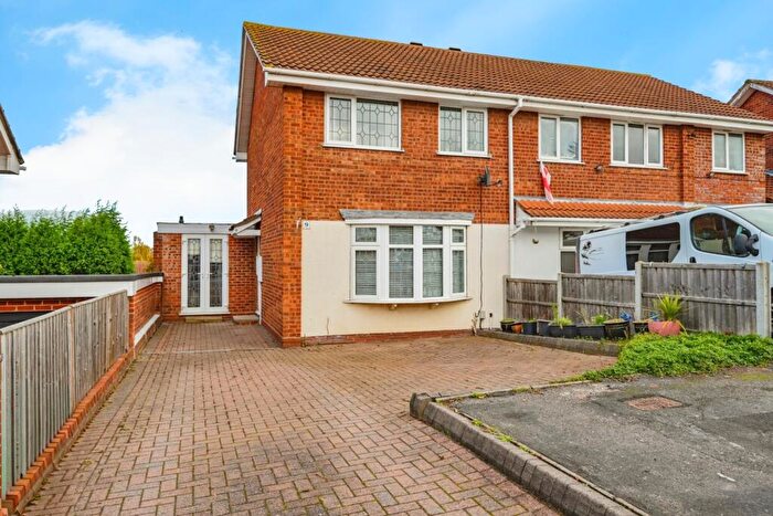3 Bedroom Semi-Detached House For Sale In Sandpiper, Wilnecote, Tamworth, Staffordshire, B77