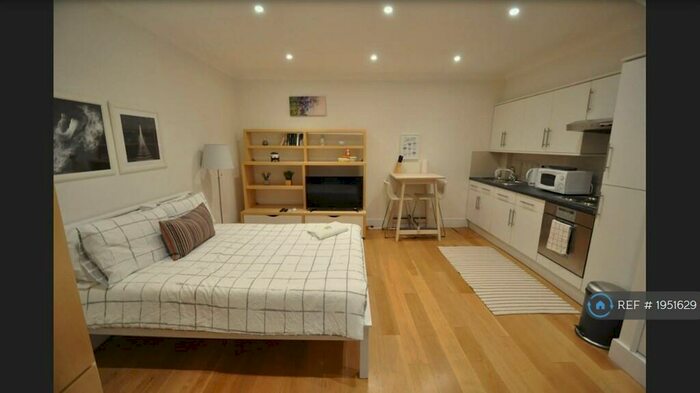 Studio To Rent In Danbury Street, London, N1