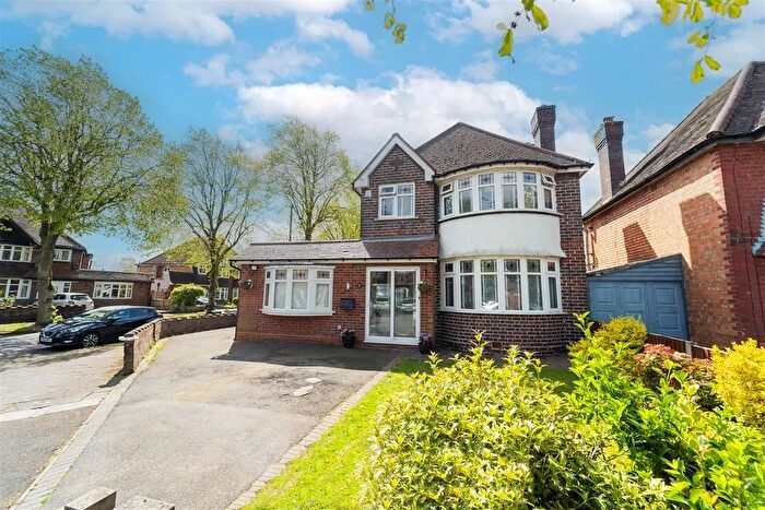 4 Bedroom Detached House For Sale In Lulworth Road, Birmingham, B28
