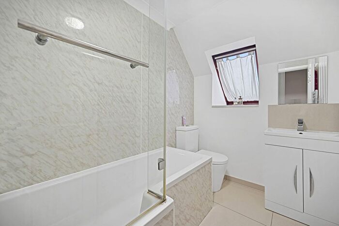 1 Bedroom Flat To Rent In St. James Road, Sutton, SM1