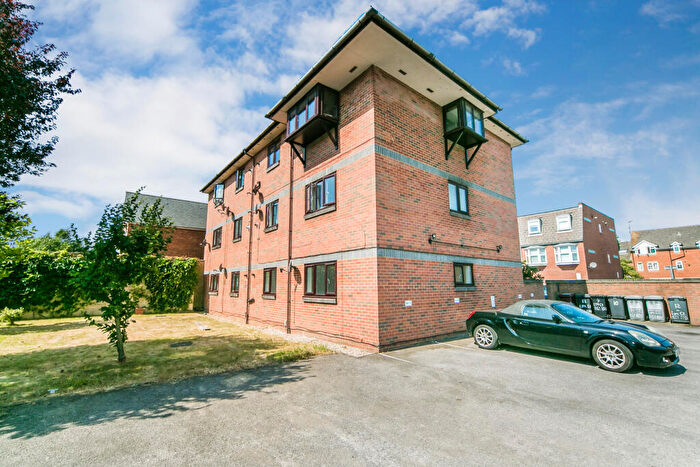 2 Bedroom Flat To Rent In Lynmouth Court, Reading, RG1