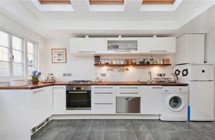 2 Bedroom Flat To Rent In Deronda Road, London, SE24