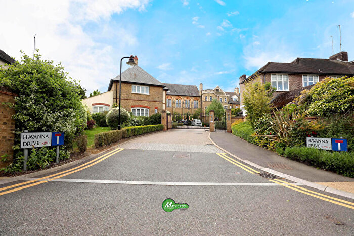 3 Bedroom Flat For Sale In Havanna Drive, London, NW11