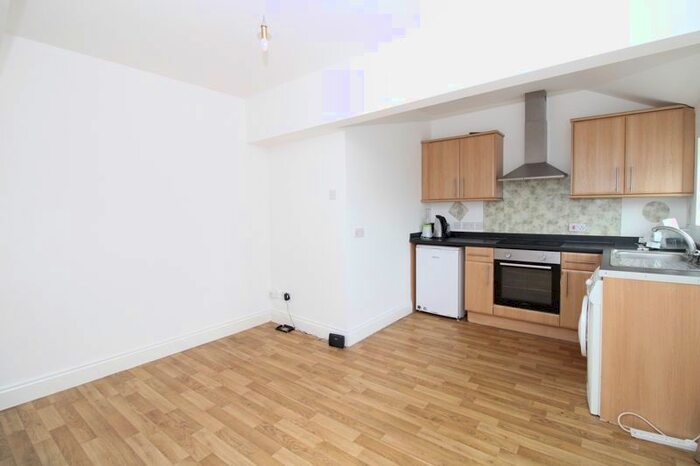 2 Bedroom Flat To Rent In The Broadway, Bedford, MK40