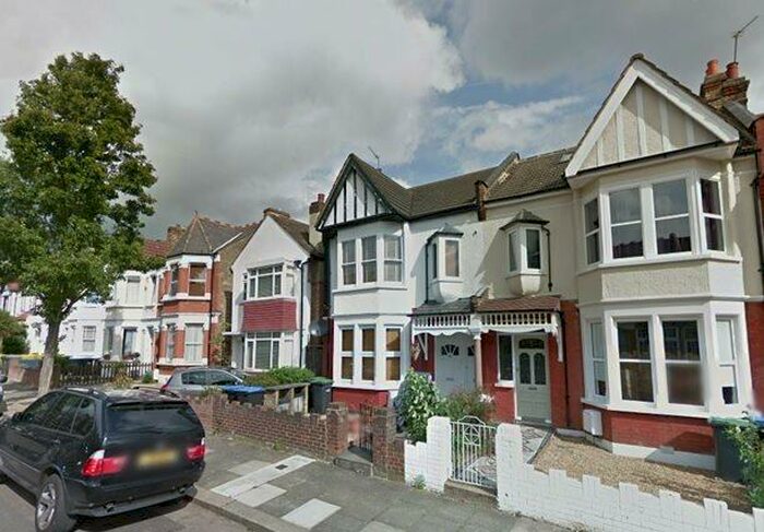 1 Bedroom Flat To Rent In Eaton Park Road, Palmers Green, N13