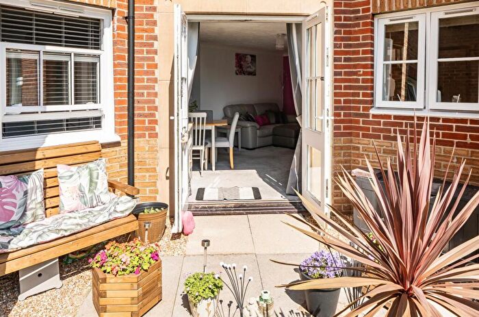 1 Bedroom Flat For Sale In Stockbridge Road, Chichester, PO19