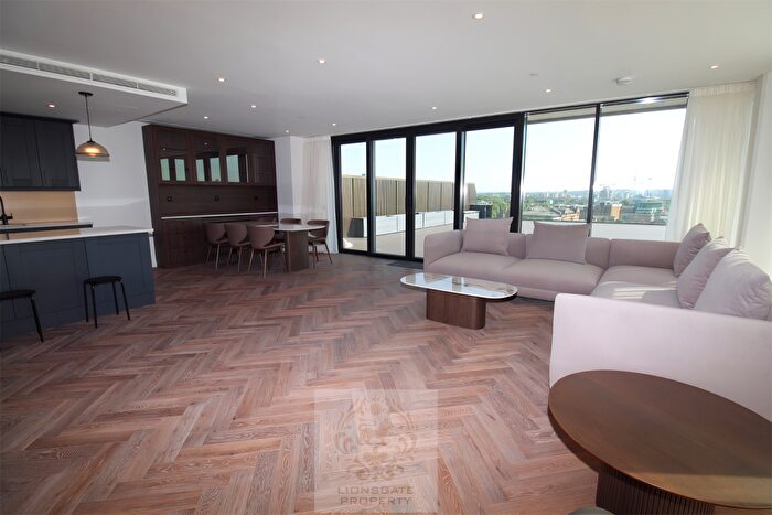 3 Bedroom Apartment To Rent In Merino Gardens, Tower Hamlets, E1W