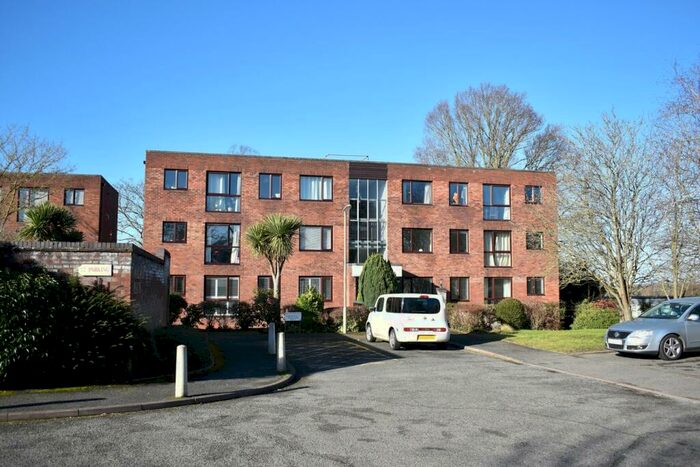 2 Bedroom Apartment To Rent In Mallards Reach, Weybridge, KT13