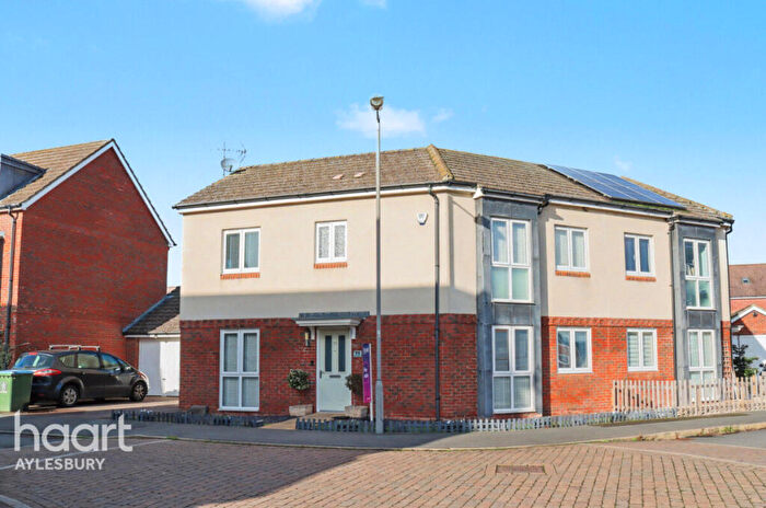 3 Bedroom Semi Detached House For Sale In Greensleeves Drive, Aylesbury, HP18