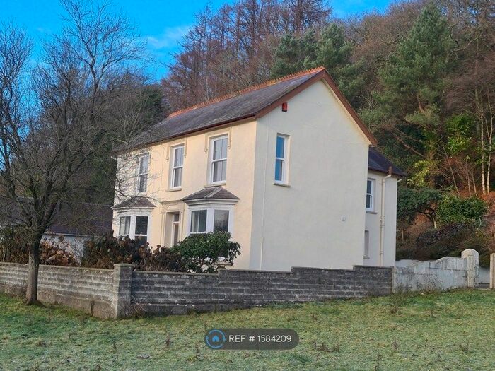 3 Bedroom Detached House To Rent In Dolgwili Road, Carmarthen, SA31