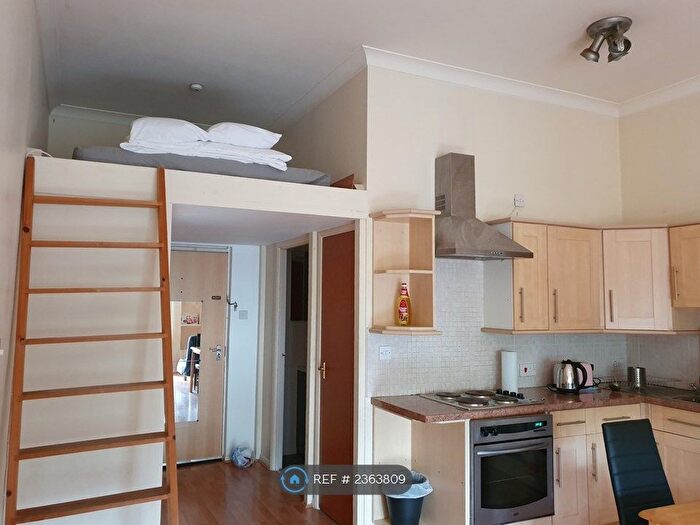 Studio To Rent In Cambridge House, London, E1