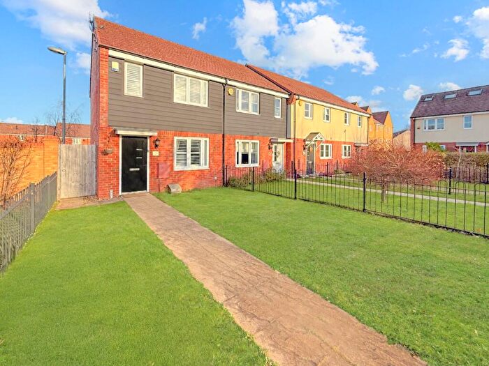 2 Bedroom End Of Terrace House For Sale In Dunstable, Bedfordshire, LU6