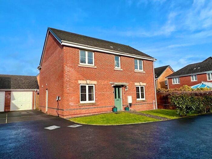 4 Bedroom Detached House For Sale In Clos Pwll Clai, Tondu, Bridgend County Borough, CF32