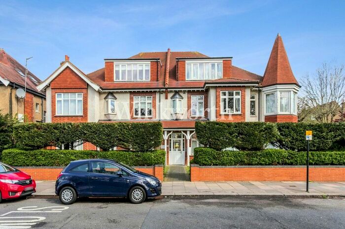 2 Bedroom Flat To Rent In Turret Court, Aldermans Hill, London, N13