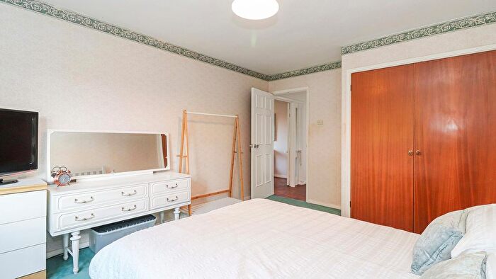 2 Bedroom Flat For Sale In Parkside, Eastbury Road, Watford, WD19