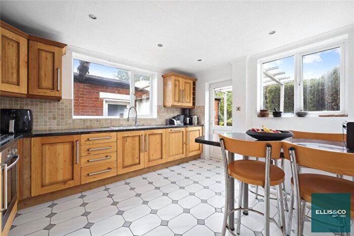 5 Bedroom Detached House For Sale In Beechwood Avenue, Finchley, N3