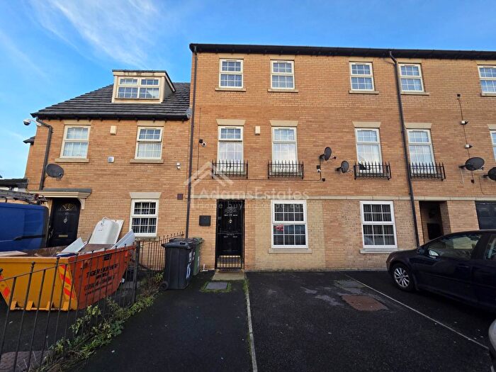 5 Bedroom Terraced House For Sale In Broomer Street, Dewsbury, WF13