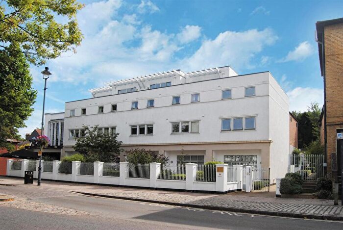2 Bedroom Apartment To Rent In High Street, Berkhamsted, HP4