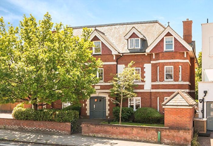 2 Bedroom Flat For Sale In Ewell Road, Surbiton, KT6