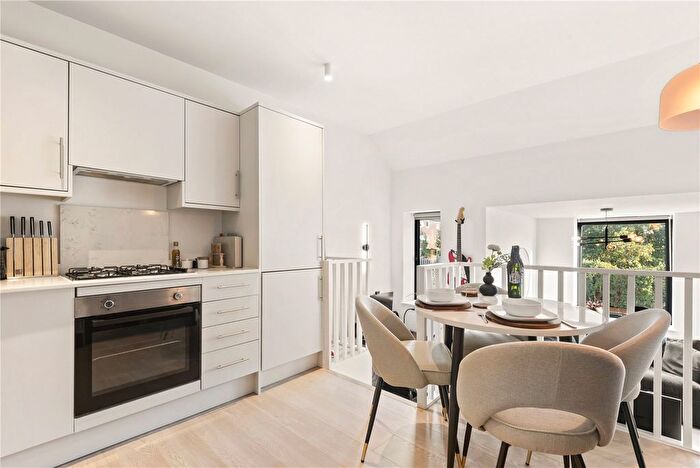 1 Bedroom Flat For Sale In Lyveden Road, London, SW17