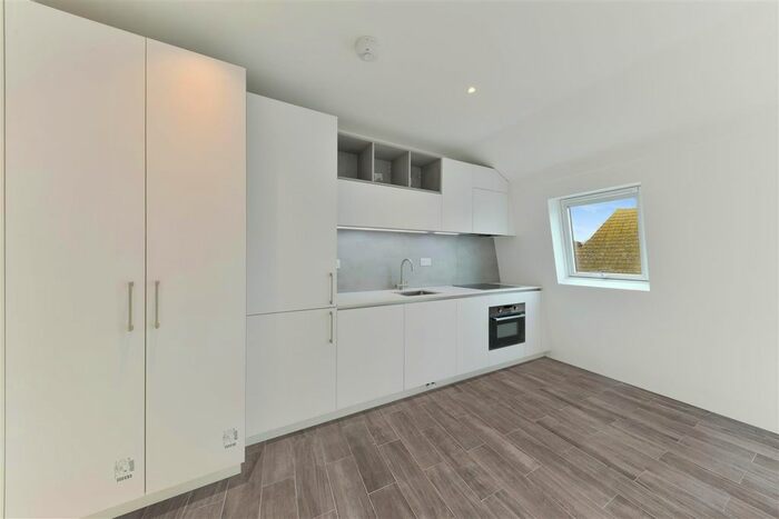 1 Bedroom Flat To Rent In High Street, Dorking, RH4