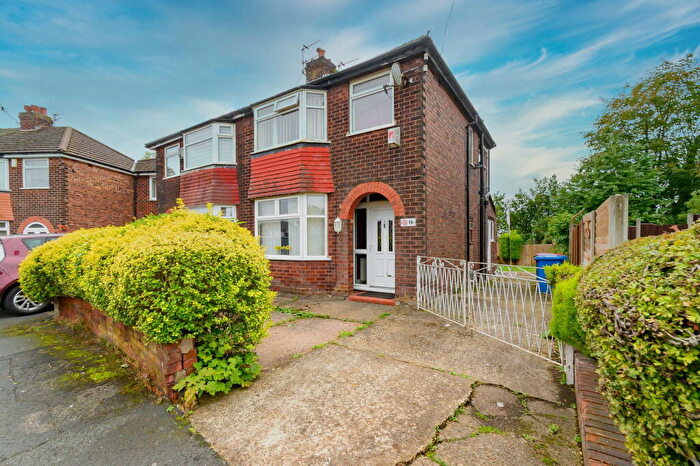 3 Bedroom Semi-Detached House For Sale In Graymar Road, Little Hulton, Manchester, M38