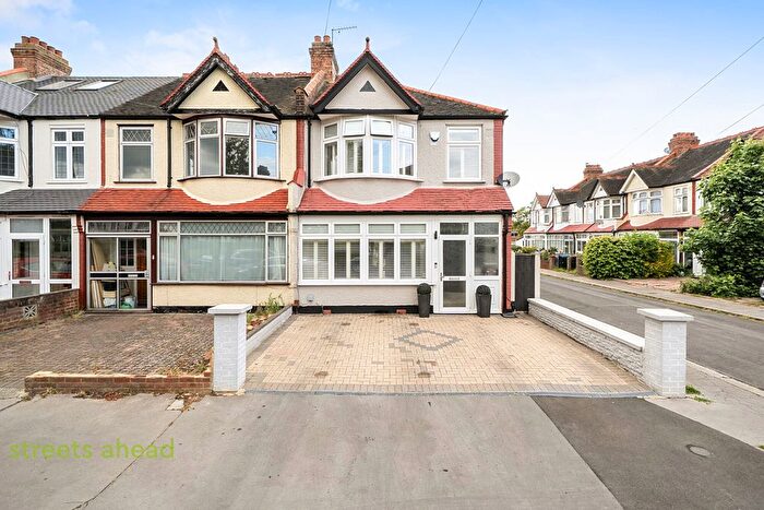 3 Bedroom End Of Terrace House For Sale In Mayfield Crescent, Thornton Heath, CR7