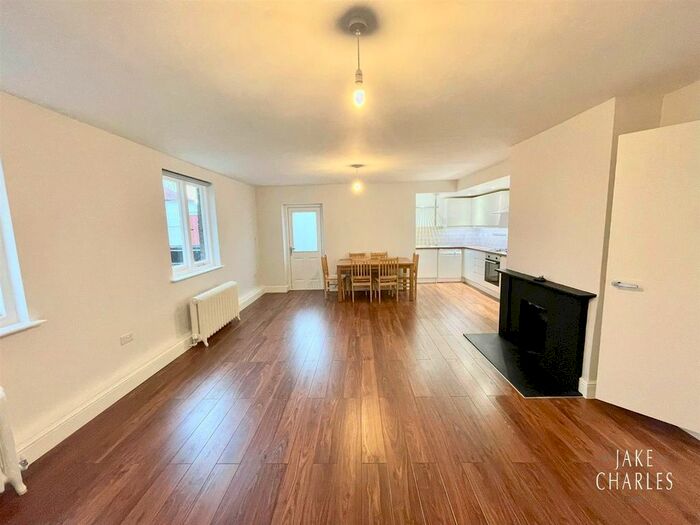 2 Bedroom Flat To Rent In St. Annes Close, London, N6