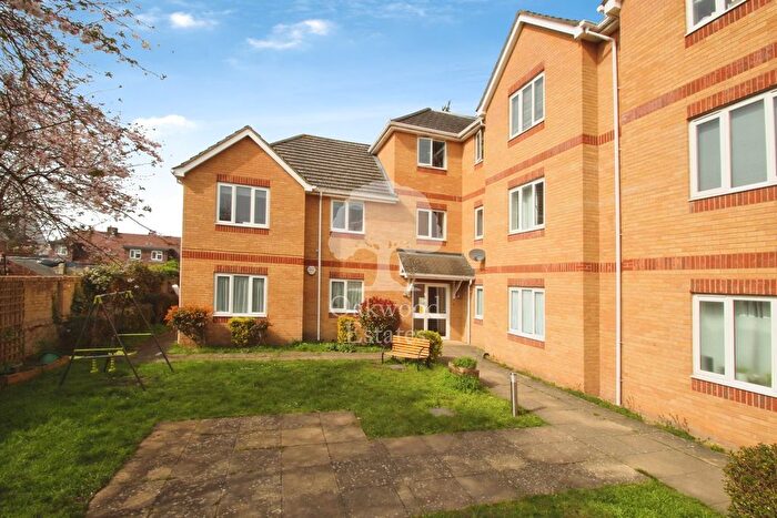 1 Bedroom Flat To Rent In Tilbury Walk, Slough, SL3