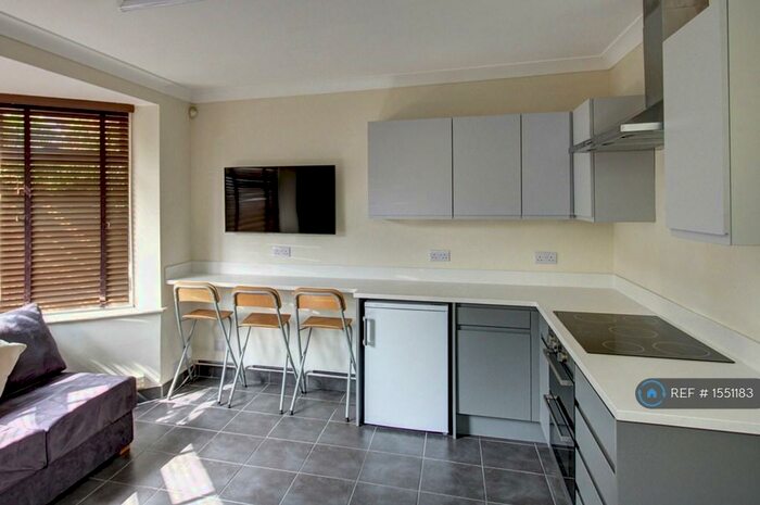 5 Bedroom Flat To Rent In Granby Grove, Southampton, SO17