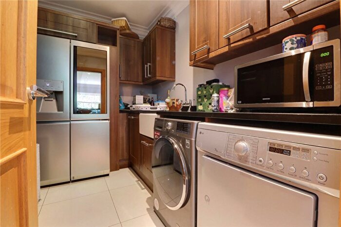 4 Bedroom Detached House For Sale In Spring Road, Harpenden, Hertfordshire, AL5