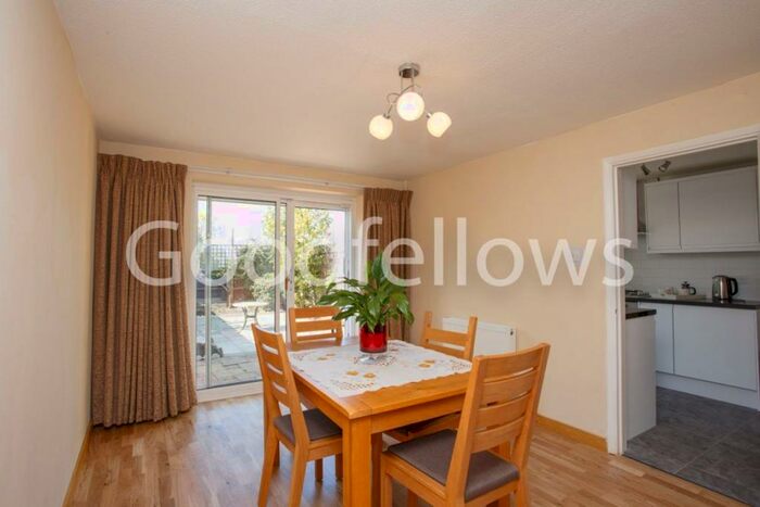 4 Bedroom House To Rent In Malvern Close, Mitcham, Surrey, CR4