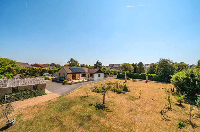 4 Bedroom Bungalow For Sale In Highworth Road, Faringdon, Oxfordshire, SN7