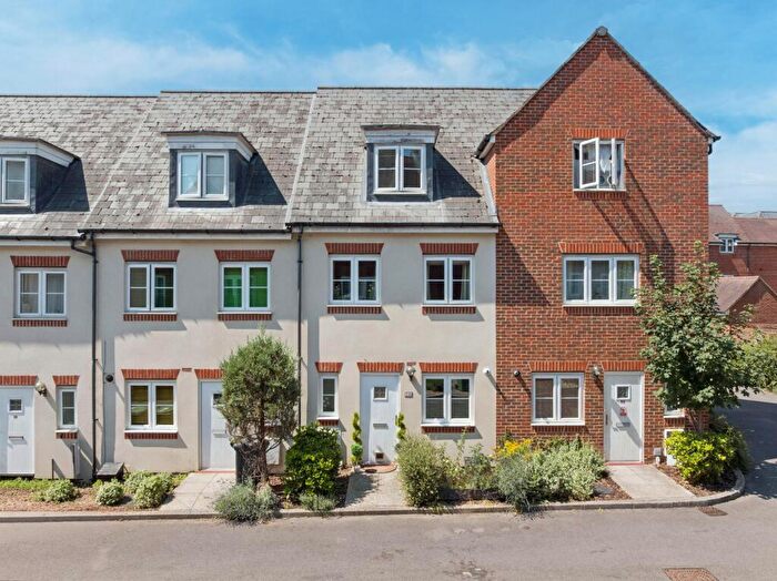 3 Bedroom Terraced House For Sale In Thames View, Abingdon, OX14