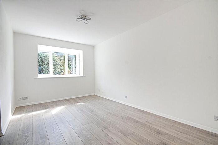 1 Bedroom Flat To Rent In Magpie Close, Enfield, EN1