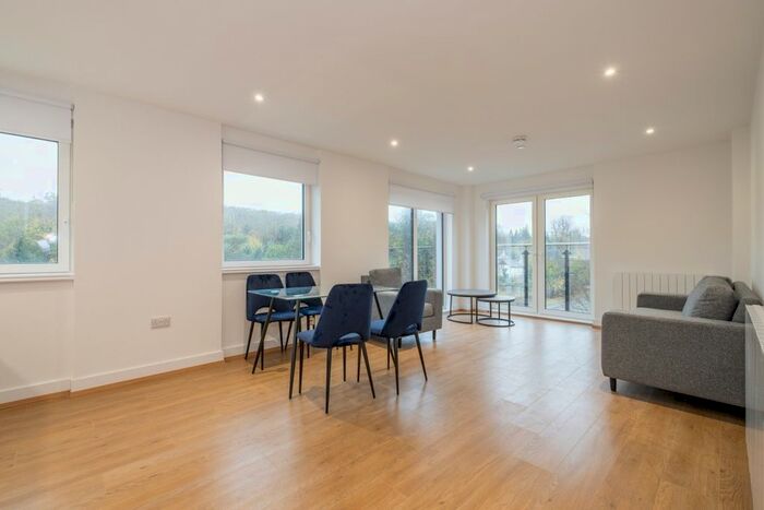 2 Bedroom Flat To Rent In Well Farm Road, Whyteleafe, CR3