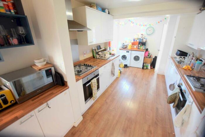 7 Bedroom Semi-Detached House To Rent In London Road, Reading, RG1