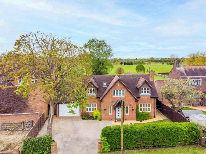 4 Bedroom Detached House For Sale In Buckland, HP22