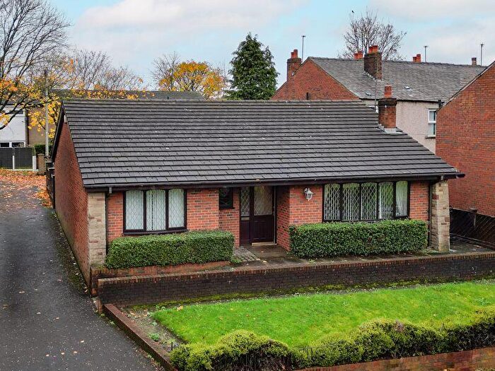 3 Bedroom Detached Bungalow For Sale In Oldham Road, Rochdale, OL11