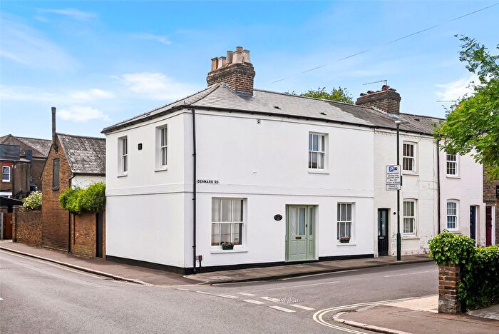 3 Bedroom End Terrace House For Sale In Fourth Cross Road, Twickenham, TW2