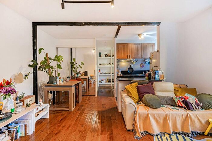 Studio To Rent In Chelsea Manor Street, Chelsea, London, SW3