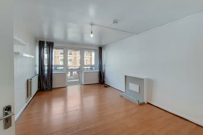 3 Bedroom Flat To Rent In Crossway Court, - Endwell Road, London, Greater London, SE4