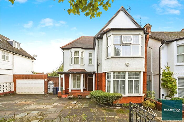 5 Bedroom Detached House For Sale In Beechwood Avenue, Finchley, N3