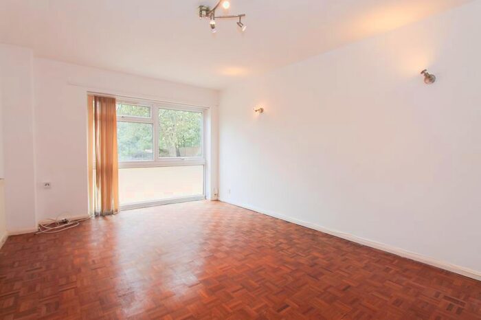 2 Bedroom Flat To Rent In Langham Gardens, London, W13