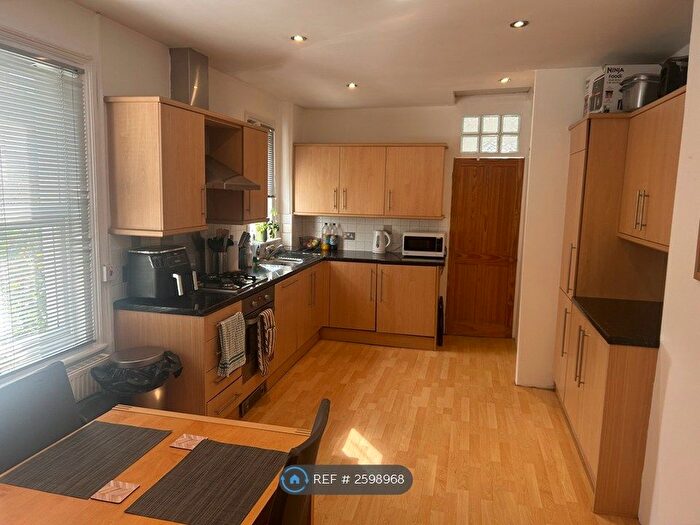 2 Bedroom Maisonette To Rent In Penwith Road, London, SW18