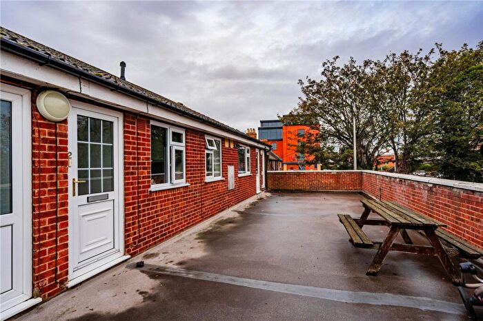 2 Bedroom Flat For Sale In Wellowgate, Grimsby, DN32